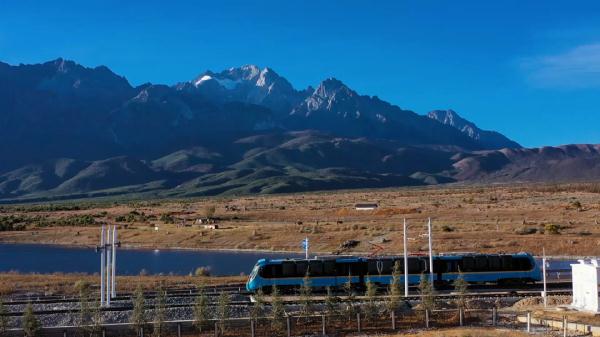 全球首列!丽江“天空之镜”列车月底通车,提前“剧透”→ 全球首列!丽江“天空之镜”列车月底通车,提前“剧透”→