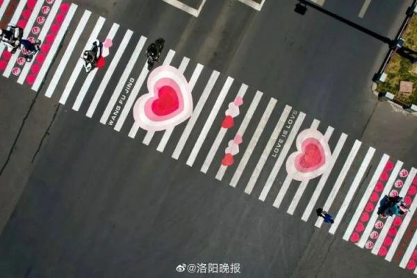 冒险拍“网红照”，主打一个惊心动魄！网友吵翻