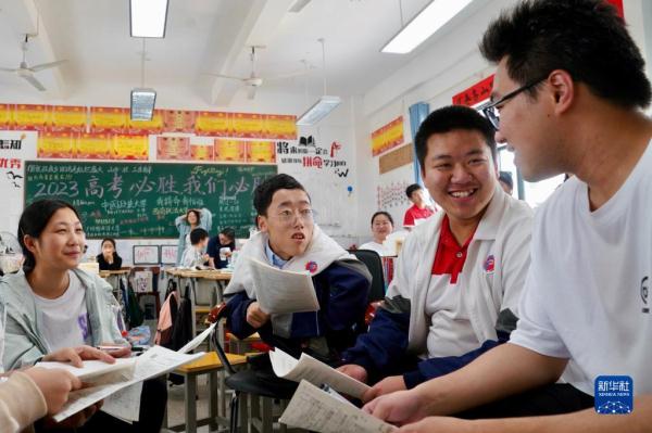 兄弟，让我背你上大学