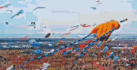 山东175米长龙头蜈蚣风筝飞上天