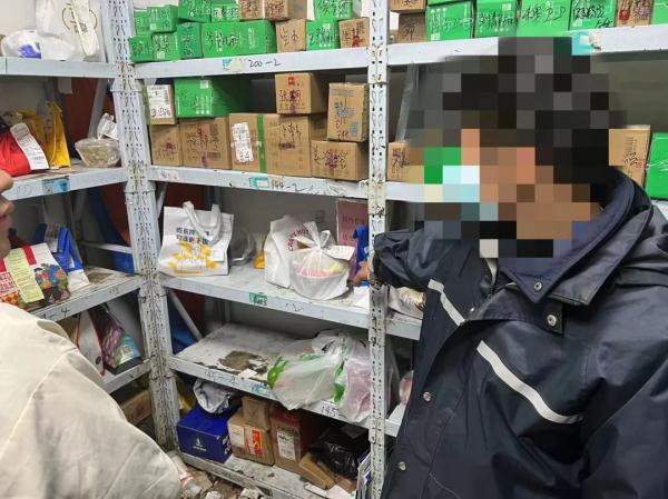 外卖小哥偷外卖吃 外卖小哥偷外卖吃