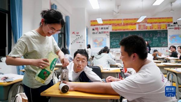 兄弟，让我背你上大学