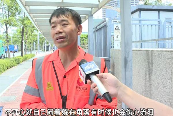 环卫大哥街头跳舞，火上热搜！