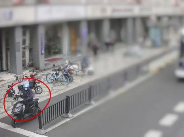 外卖小哥偷外卖吃 外卖小哥偷外卖吃