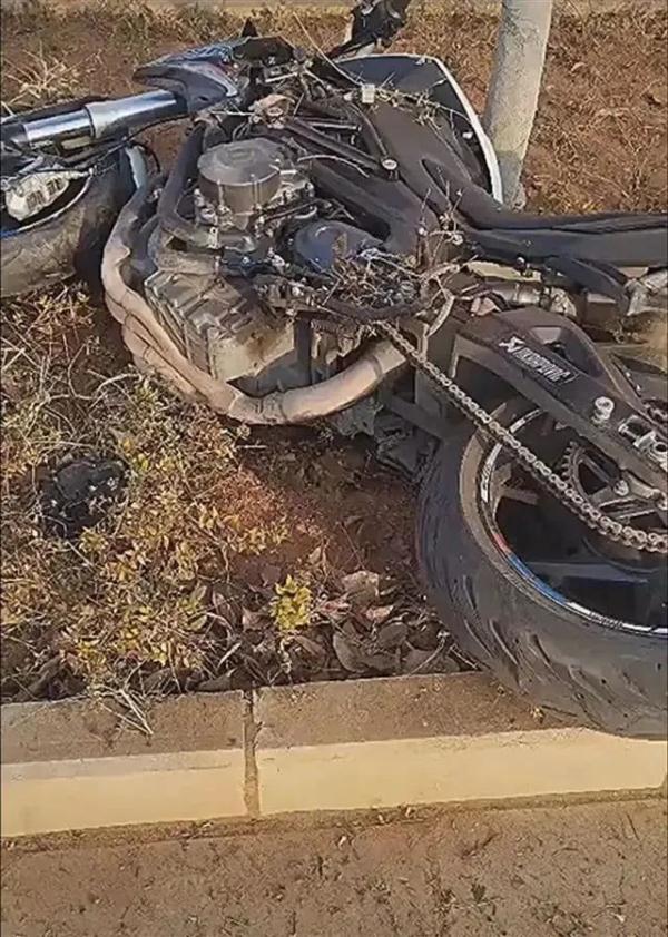 16岁女孩骑摩托载21岁女伴，发生事故双双死亡