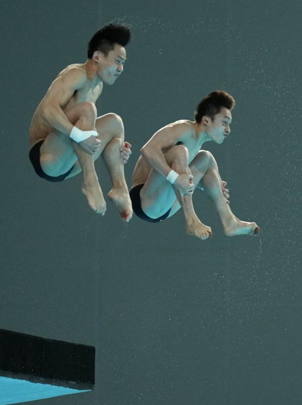 跳水——世界杯西安站男子双人10米台：练俊杰/杨昊夺冠