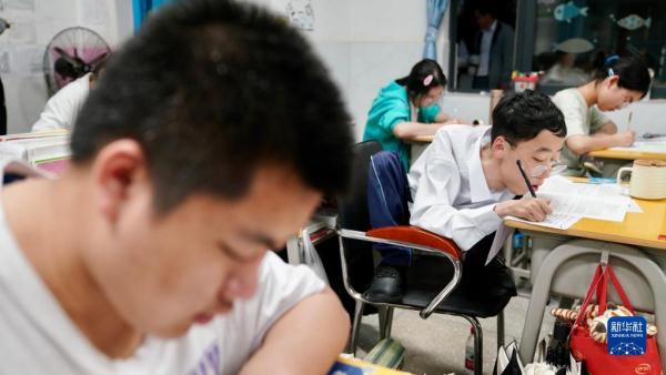 兄弟，让我背你上大学