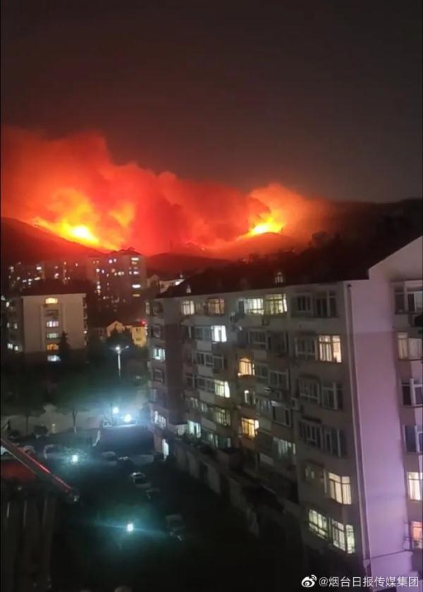 一地突发山火,嫌疑人落网!1800多人现场救援 一地突发山火,嫌疑人落网!1800多人现场救援