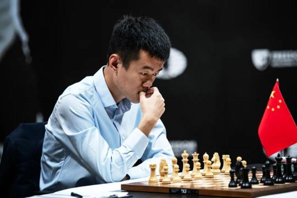 国际象棋世界冠军赛，丁立人迎来首胜