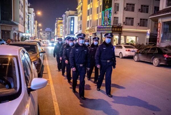 警方提醒：涉黄“小卡片”上的二维码不能扫！