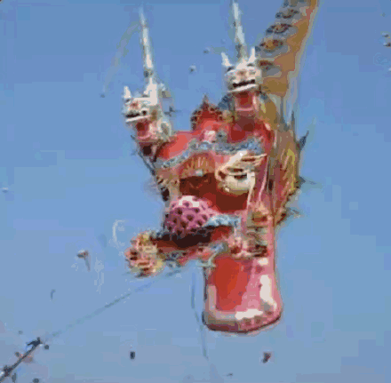 山东175米长龙头蜈蚣风筝飞上天