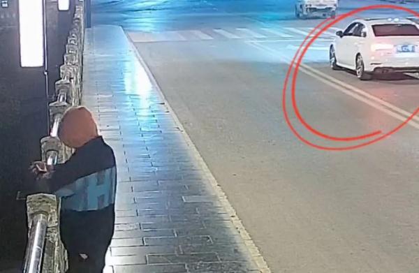 凌晨4点2车3次掉头，竟为了……