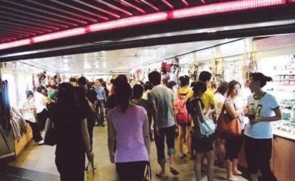 香港名店街真要关门了?上海小囡:在那里拍过大头贴,买东西还讨价还价…… 香港名店街真要关门了?上海小囡:在那里拍过大头贴,买东西还讨价还价……