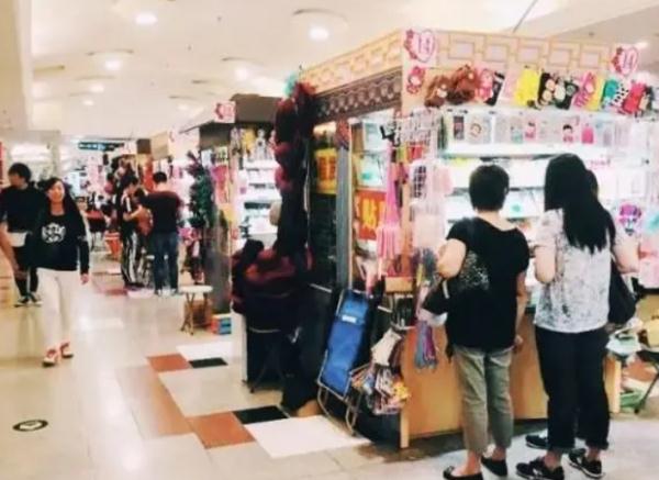 香港名店街真要关门了?上海小囡:在那里拍过大头贴,买东西还讨价还价…… 香港名店街真要关门了?上海小囡:在那里拍过大头贴,买东西还讨价还价……