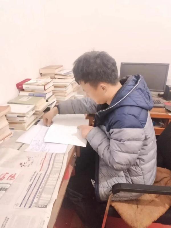 应涛：身体残疾的他，用阅读打开了另一个世界