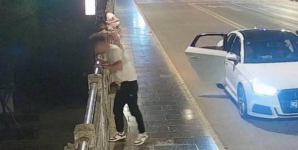 凌晨4点2车3次掉头，竟为了……