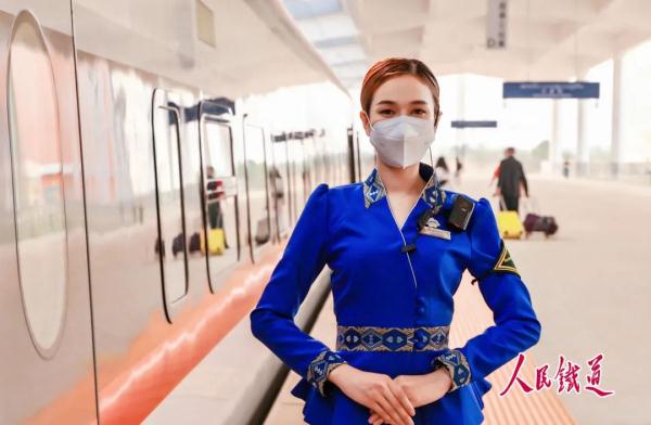 中老铁路上的最美师徒