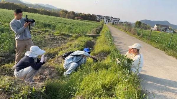 双马尾、背带裤…浙江98岁“少女”出潮片