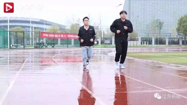 陪跑陪学习陪减肥！高校里这种服务火了