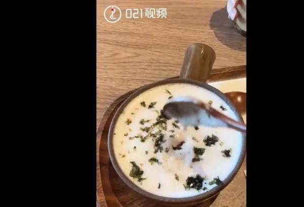 大为震撼！上海咖啡泡饭走红，店里还卖酱油拿铁……网友：救救咖啡