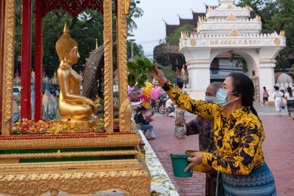 老挝首都万象庆祝泼水节