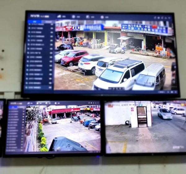 柳州一辆老年代步车与电动车发生碰撞,伤者多处骨折!肇事者丢下车跑了 柳州一辆老年代步车与电动车发生碰撞,伤者多处骨折!肇事者丢下车跑了