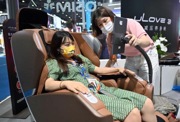 “不用保佑我发财了，请保我健康！”年轻人养生动真格了