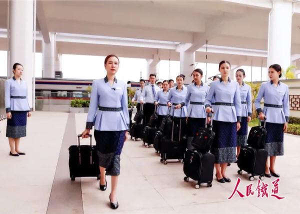 中老铁路上的最美师徒