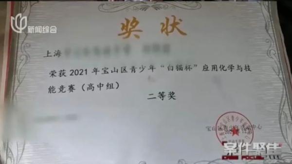 家人争房产，上海19岁学霸男孩没户口，已耽误高考……