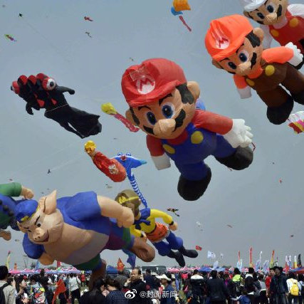 压迫感有了!潍坊现场放飞巨大秦始皇风筝 压迫感有了!潍坊现场放飞巨大秦始皇风筝