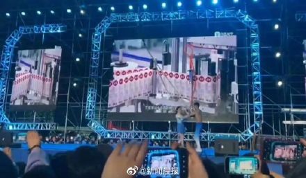 杂技演员称绸吊表演中没有保险绳 造成演员失误的可能有多种因素 杂技演员称绸吊表演中没有保险绳 造成演员失误的可能有多种因素