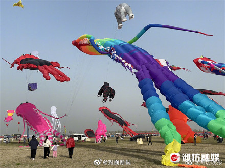 压迫感有了!潍坊现场放飞巨大秦始皇风筝 压迫感有了!潍坊现场放飞巨大秦始皇风筝