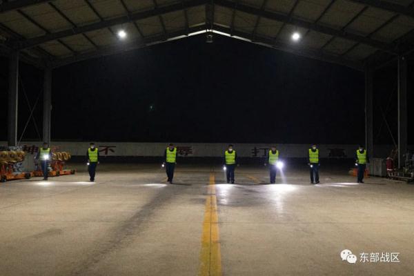 星夜出击！空军航空兵，时刻准备战斗