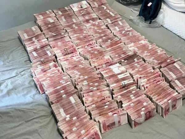 女警卧底微信群，私聊获取重大线索