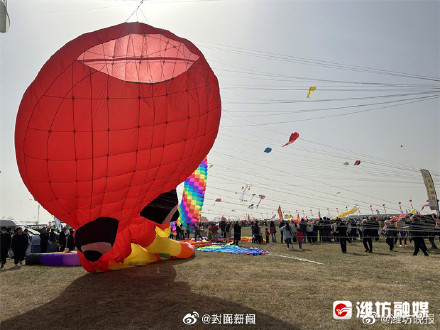 压迫感有了!潍坊现场放飞巨大秦始皇风筝 压迫感有了!潍坊现场放飞巨大秦始皇风筝