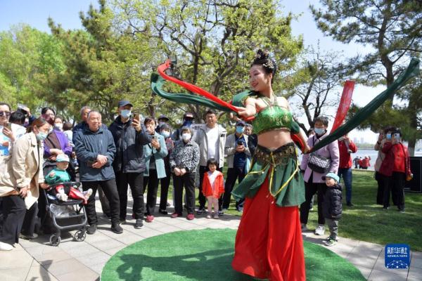 山东东营：逛黄河大集 赏民俗文化