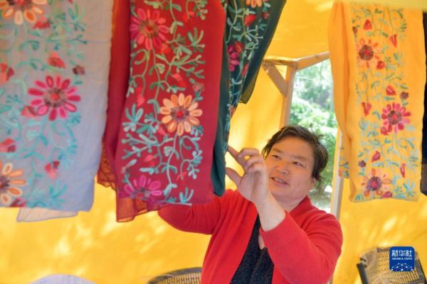 山东东营：逛黄河大集 赏民俗文化