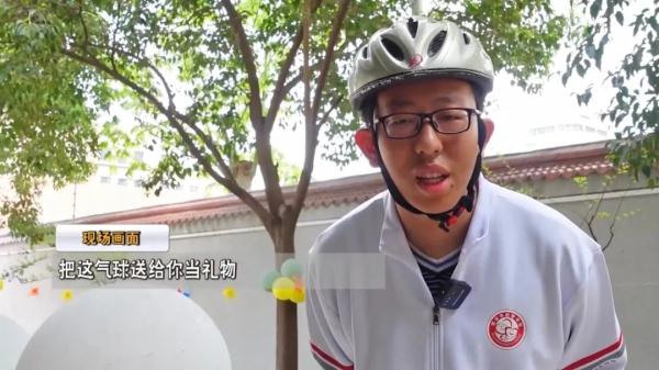找到了！街头背着女童的高中生是他