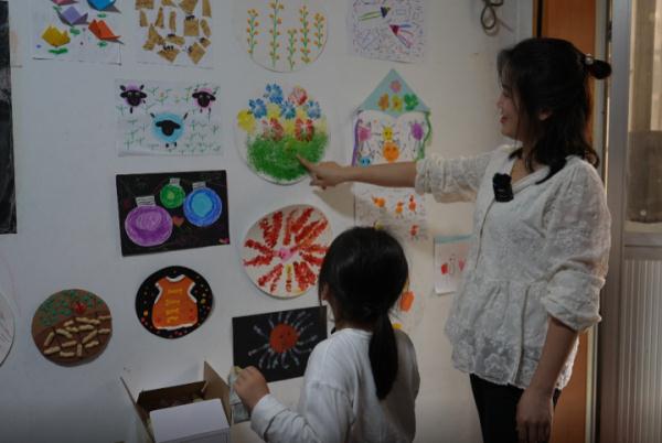 曾令无数网友心疼,最小“外卖员女孩”长大了 曾令无数网友心疼,最小“外卖员女孩”长大了