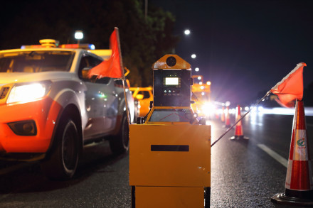 广州上新占道施工“预警机器人”,“大眼萌小黄人”守护道路安全 广州上新占道施工“预警机器人”,“大眼萌小黄人”守护道路安全