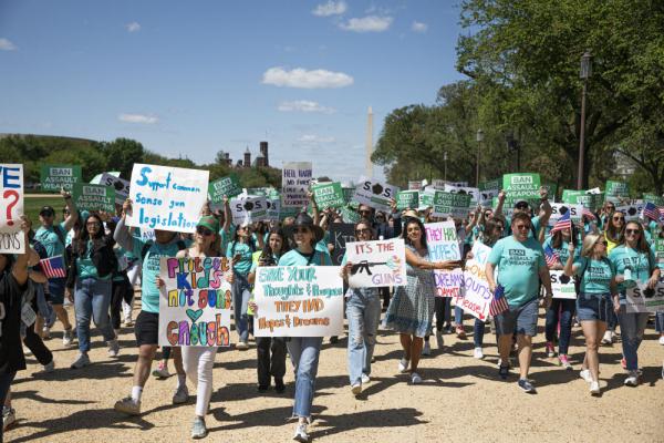 聚焦|华盛顿举行控枪游行 聚焦|华盛顿举行控枪游行