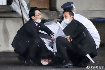 24岁的他袭击岸田原来是因为这事？
