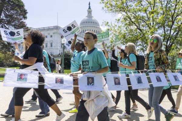 聚焦|华盛顿举行控枪游行 聚焦|华盛顿举行控枪游行