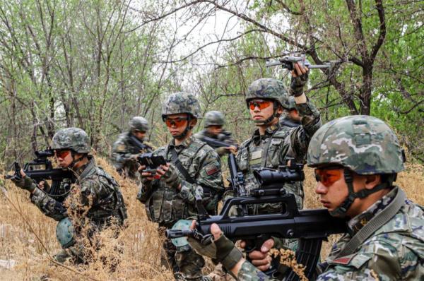 立体打击 梯次后撤：直击武警实战化战术演练