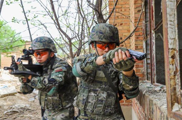 立体打击 梯次后撤：直击武警实战化战术演练