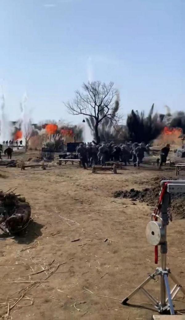 电影还没拍完,群演先火了 电影还没拍完,群演先火了