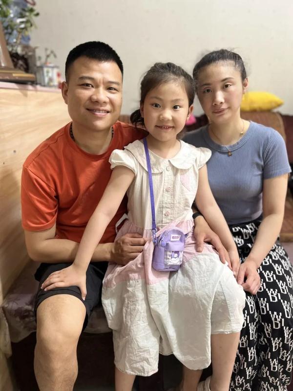 6岁乖乖成了爸妈的“小翻译官”！父亲有个小心愿…