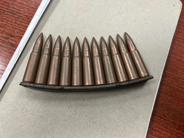 浙江女子清垃圾时打开1980年报纸,里面竟然包着... 浙江女子清垃圾时打开1980年报纸,里面竟然包着...