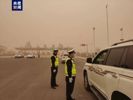 甘肃河西走廊地区出现沙尘暴天气 部分高速公路临时管制 甘肃河西走廊地区出现沙尘暴天气 部分高速公路临时管制