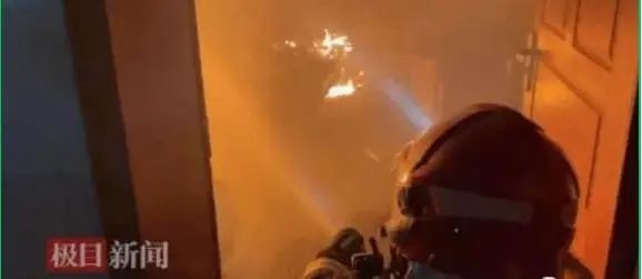 危险!充电线在床上起火 危险!充电线在床上起火